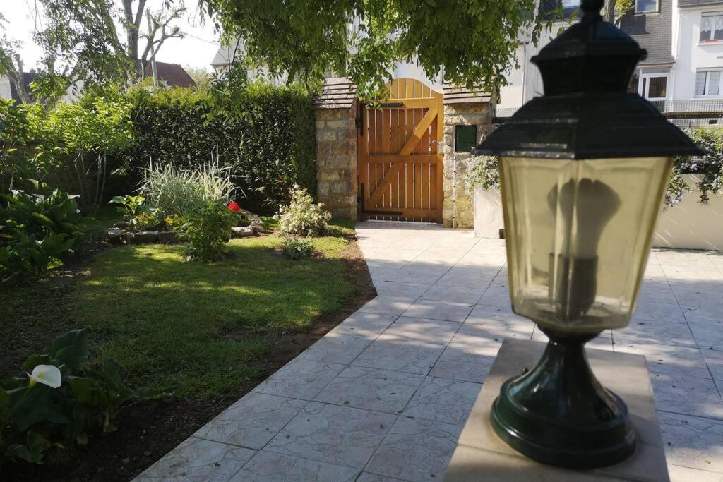La Roseliere Maison Plain Pied Confortable Belle Decoration Jardin Magnifique 10 Mn A Pied Centre Ville Bayeux Proche Plages Du Debarquement Eksteriør bilde