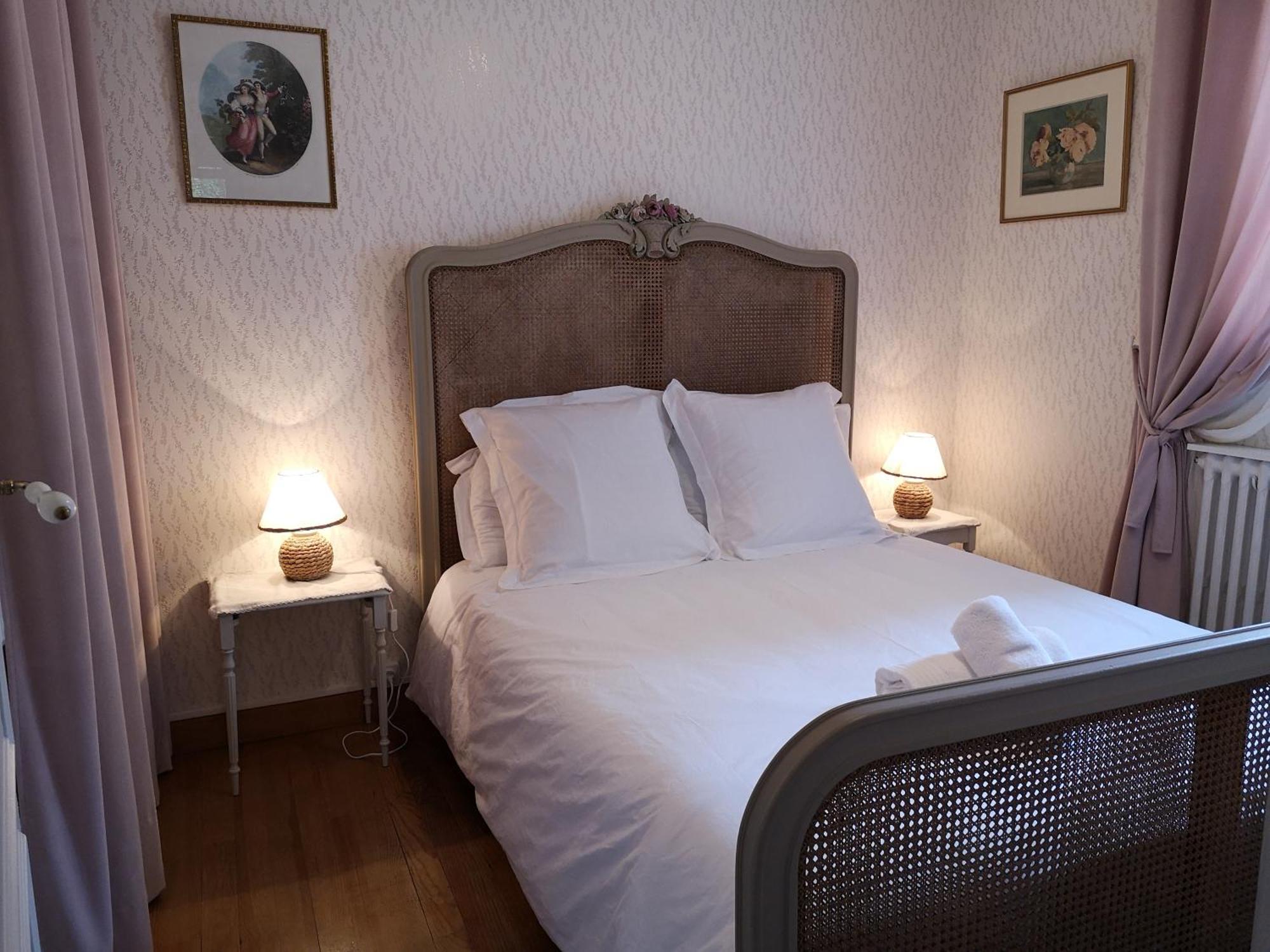 La Roseliere Maison Plain Pied Confortable Belle Decoration Jardin Magnifique 10 Mn A Pied Centre Ville Bayeux Proche Plages Du Debarquement Eksteriør bilde